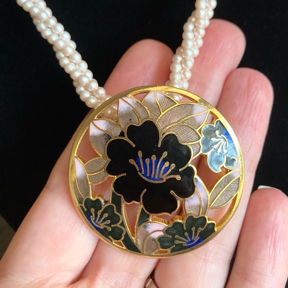 Vintage Cloisonné Pendant on Twisted Faux Pearl Necklace Pale Pink Floral - Picture 4 of 14
